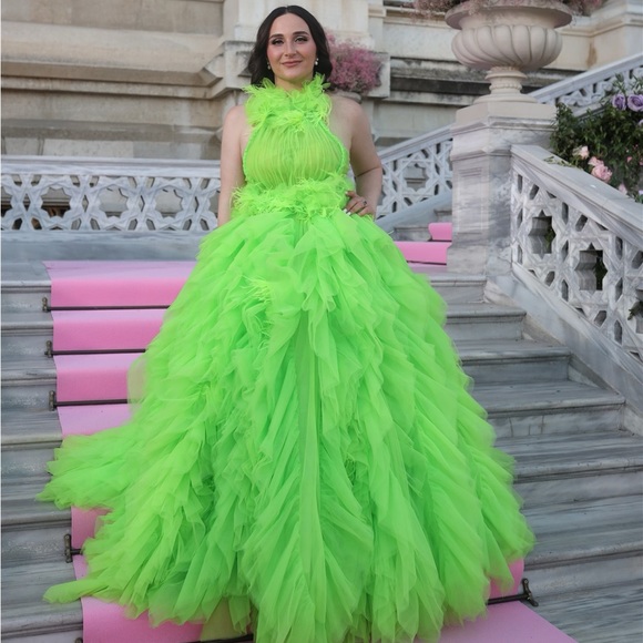Couture - Picture 1 of 2